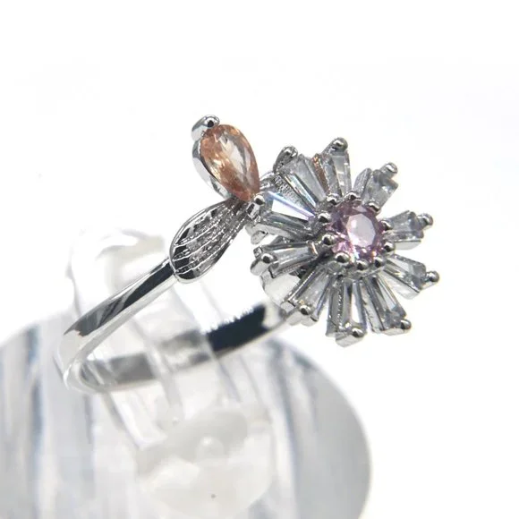 Silver ring with CZ Daisy, has pink center stone and topaz accent. - Picture 5 of 5